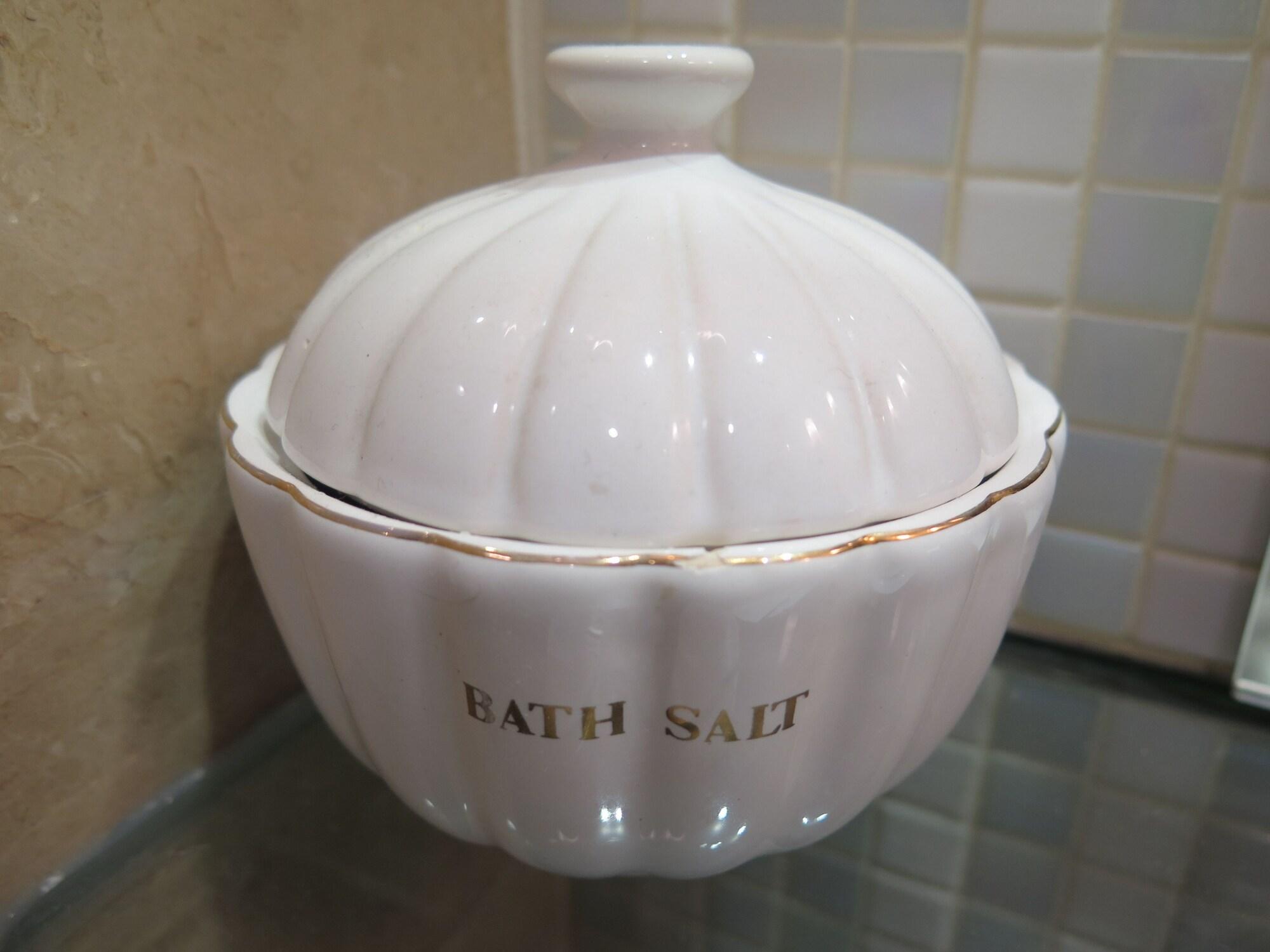 Marco Polo Davao Exterior foto A container of bath salt