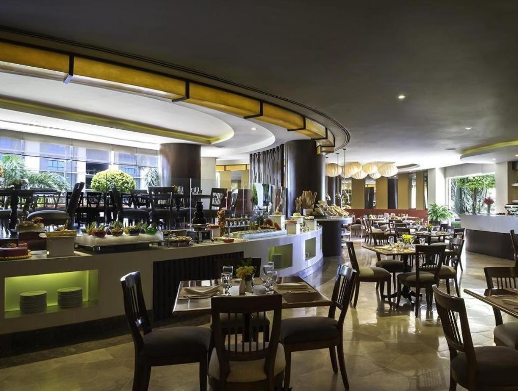 Marco Polo Davao Exterior foto The restaurant