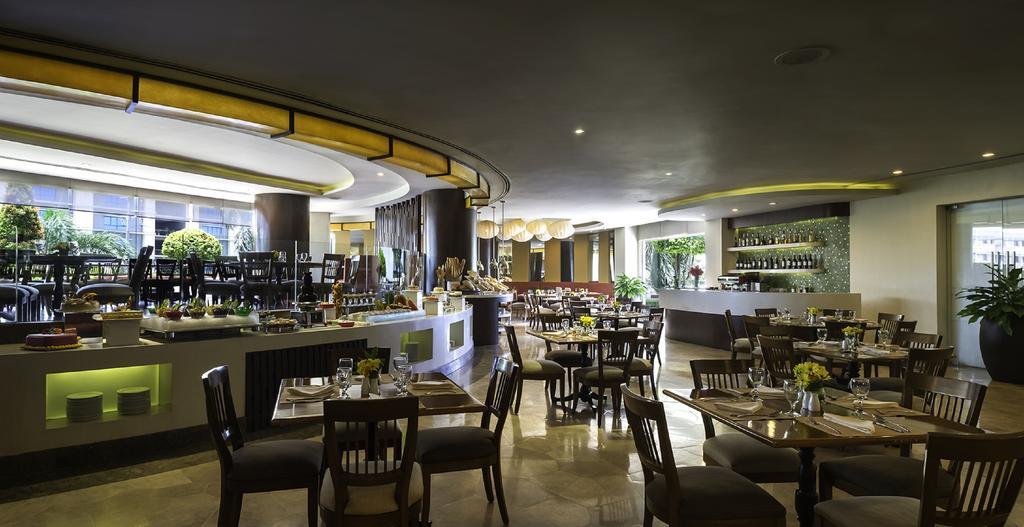 Marco Polo Davao Exterior foto The restaurant