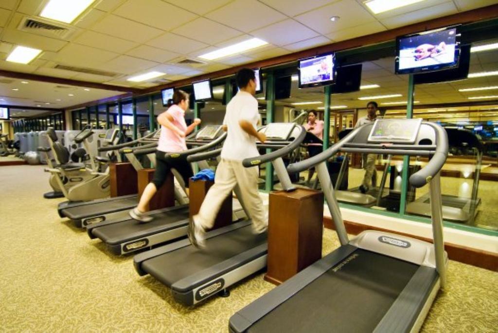 Marco Polo Davao Exterior foto A row of treadmills