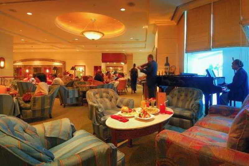 Marco Polo Davao Exterior foto The lounge at the airport