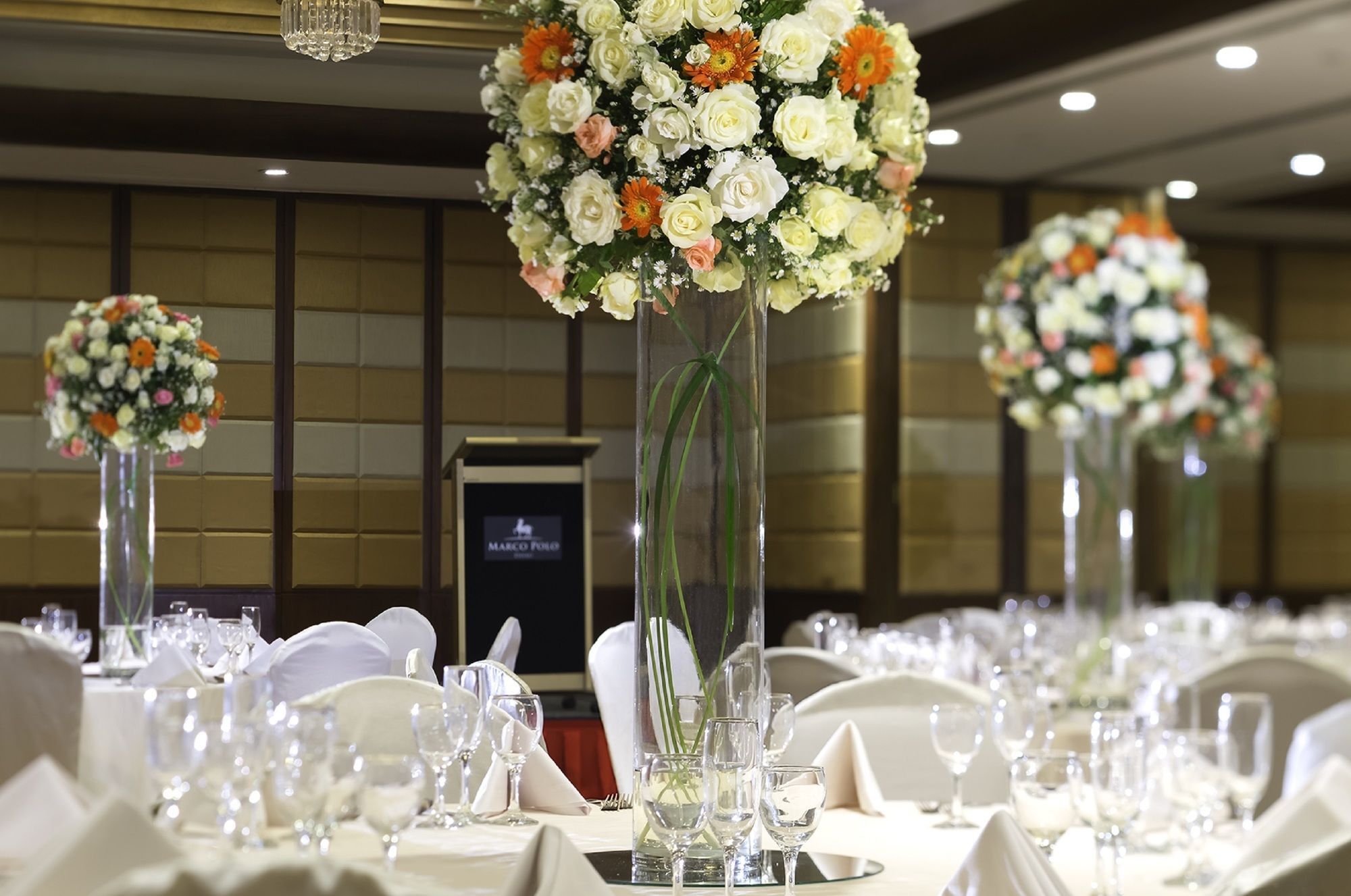 Marco Polo Davao Exterior foto A wedding reception at the Mandarin Oriental, Bangkok
