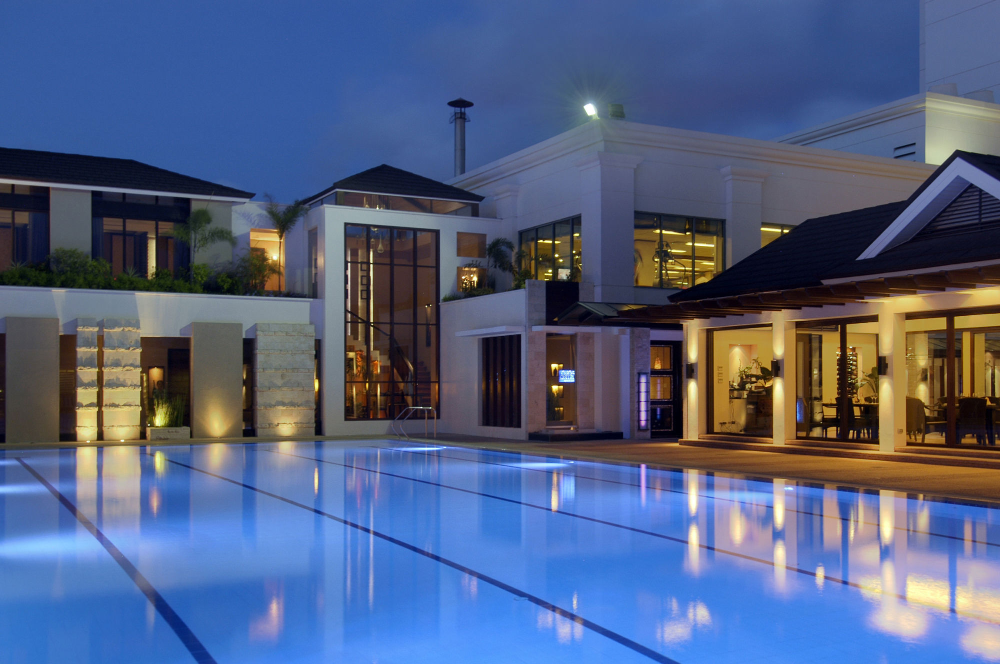 Marco Polo Davao Exterior foto The swimming pool at the Four Seasons Hotel, Nairobi